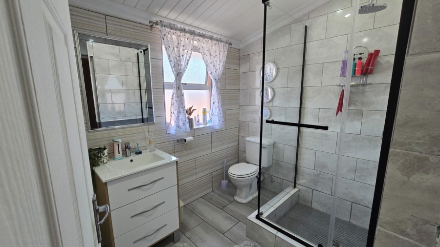 6 Bedroom Property for Sale in Churchill Estate Western Cape